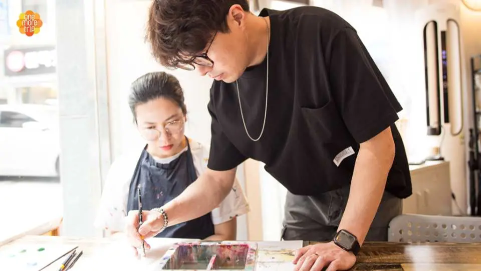 Create unforgettable memories in the studio of CEO Jung Jun-tae, who has been educating and communicating with students and adults for many years!