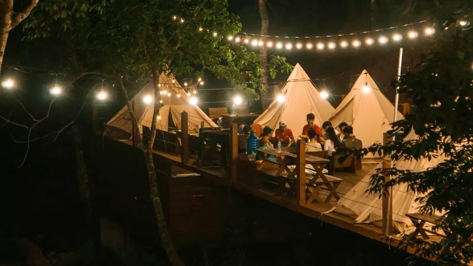 Enjoy BBQ, Soft drinks/Dalat Wine/Strongbow, ... and take part in minigames.