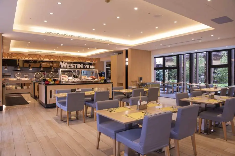 Thưởng thức bữa sáng muộn cuối tuần (thứ bảy và chủ nhật) tại nhà hàng Zhiwei Western