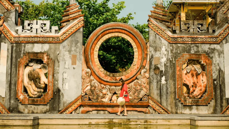 Book the "Hoi An on the Wheel" Package to experience amazing sights on a motorbike. Other than the Old Town, visit the peaceful villages of Tra Que, Cam Thanh, Duy Vinh, or the An Bang Beach
