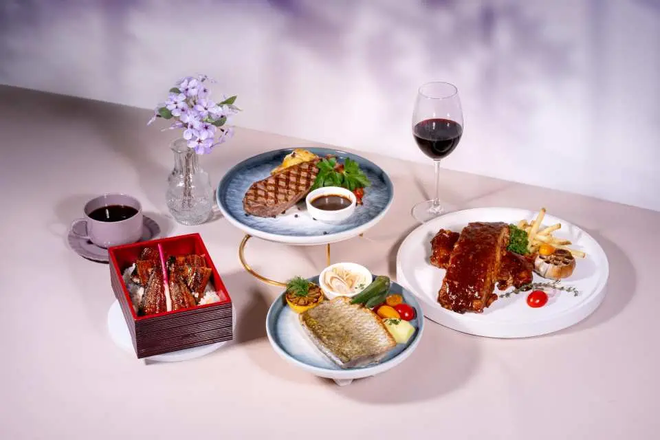 อาหารค่ำแบบกึ่งบุฟเฟต์