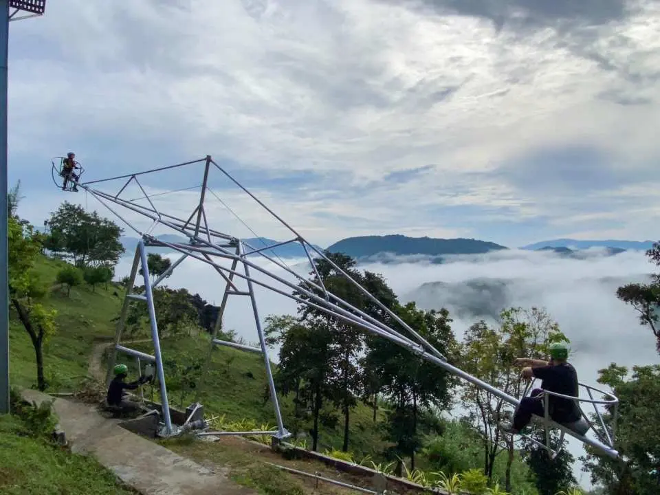 快來體驗寶山的最新活動之一——大蹺蹺板