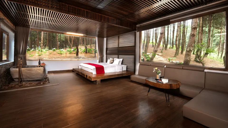 Biệt Thự 3 Phòng Ngủ: căn biệt thự 2 tầng khang trang, hiện đại với bồn tắm nằm ngay cạnh giường ngủ lớn gợi lên những giây phút mặn nồng của tình yêu đôi lứa.