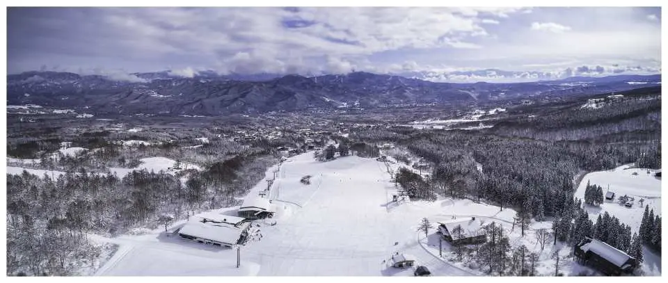 Akakura Onsen Ski Resort. Spread across three areas, this is the largest ski resort in Myoko.