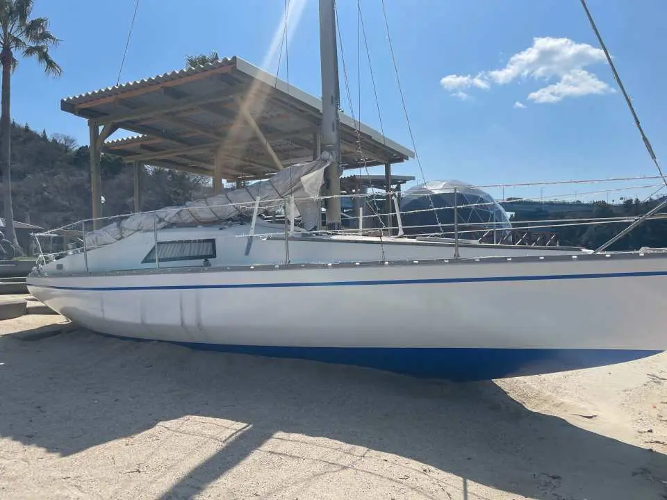 ヨットは、大人から子供まで楽しめるまるで秘密基地のよう！普段味わうことの出来ない非日常空間をお楽しみください。