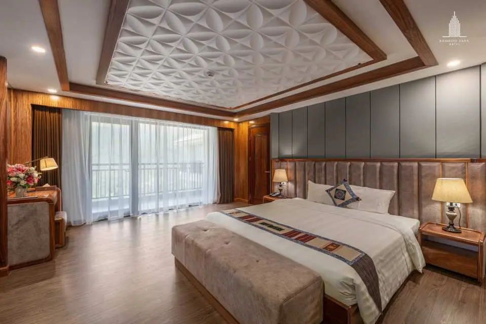 より広い客室面積と、広々としたバルコニーに直接アクセスできる独立したリビングルーム、サパの美しい自然の景色を望む大きな独立したバスルームを備えた、さらに別のレベルの贅沢を提供します。