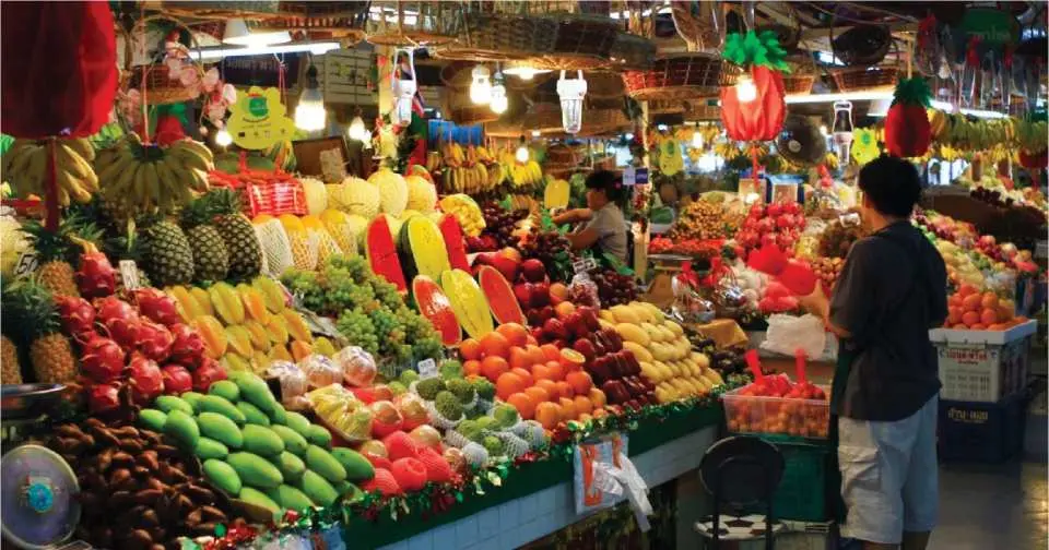 Choose the freshest ingredients at the local market