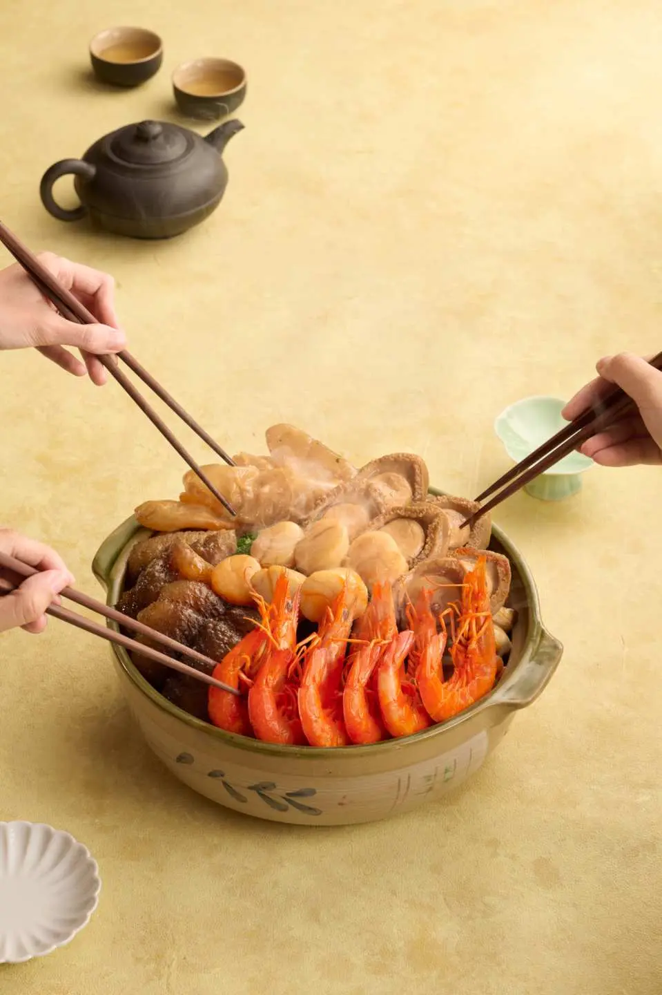 鮑魚聚寶盆菜