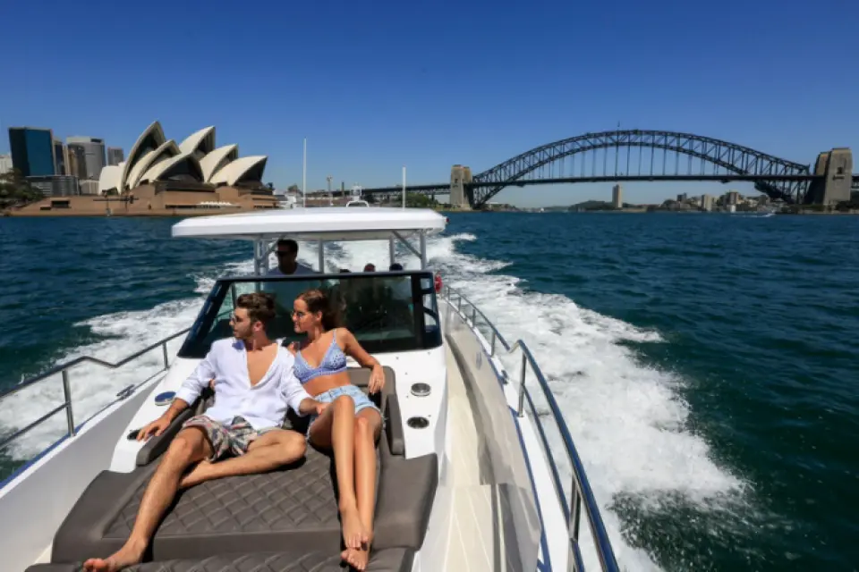 Go on a thrilling cruise ride and see iconic Sydney attractions