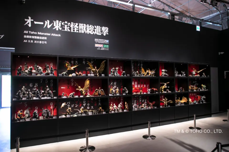 The Godzilla Museum exhibition wall on Awaji Island displays an extensive collection of Toho kaiju and Godzilla series figures, offering a rich history of the monster universe.