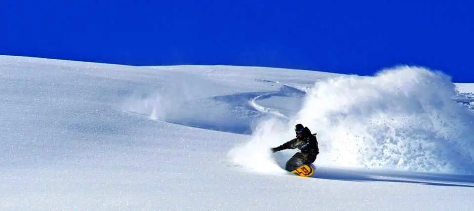 สนุกสนานไปกับการเล่นสโนว์บอร์ดที่ Mount Cook