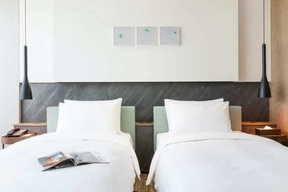 โรงแรม Chiayi Hsin Hotel พร้อมตั๋วรถไฟความเร็วสูง | รับส่วนลดตั๋วรถไฟความเร็วสูงไต้หวัน 25% | ที่พักในเจียอี้ ให้คุณเดินทางไปชมพระอาทิตย์ขึ้นอันสวยงาม