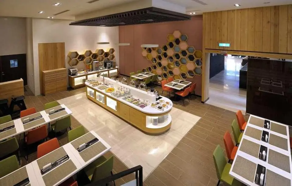 享受飯店豐盛早餐