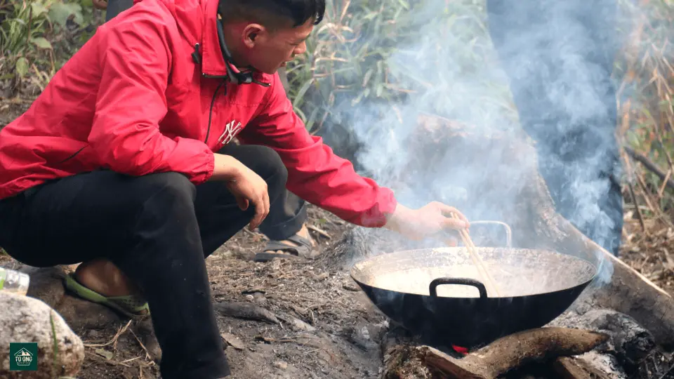 Rest and prepare for dinner.
