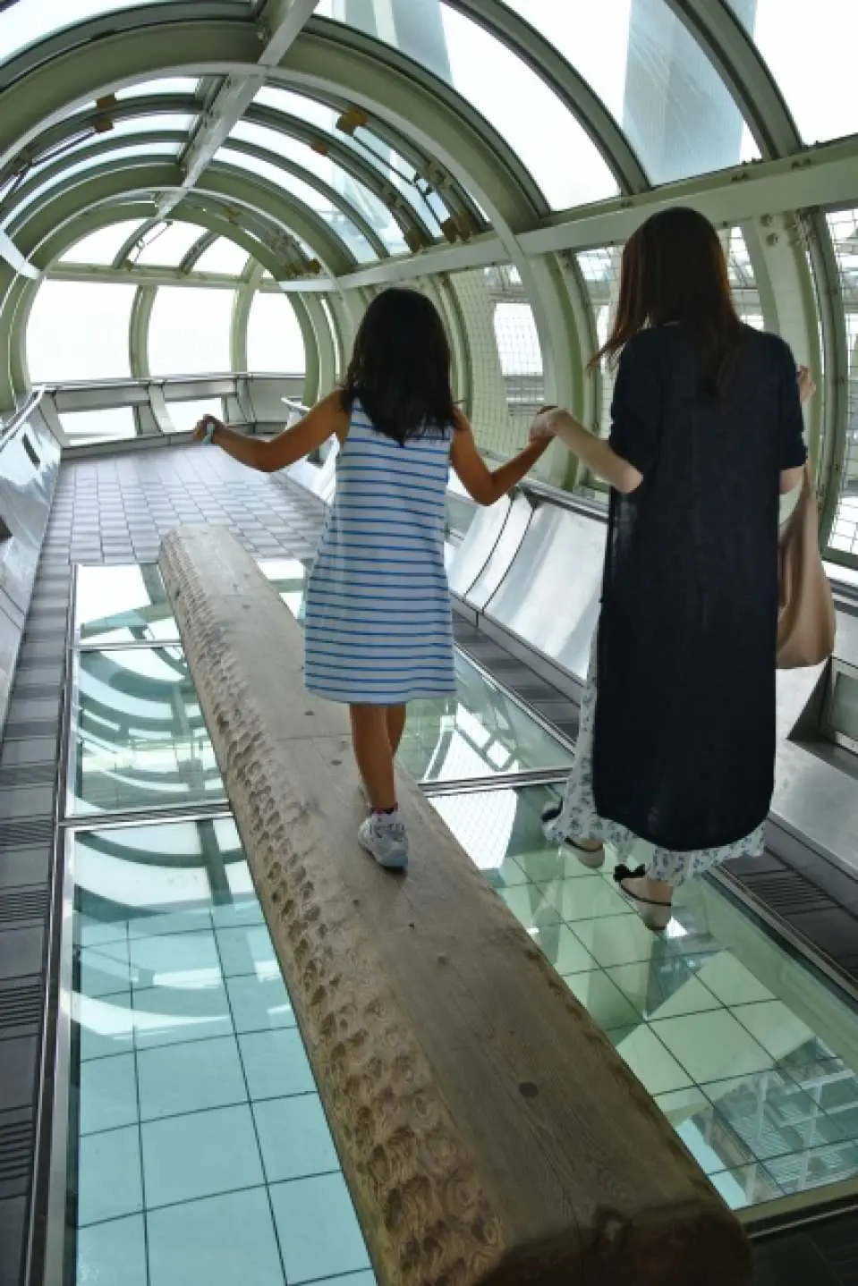 Experience the Maiko Marine Promenade within the Akashi Kaikyo Bridge. This circular, 47-meter-high, 317-meter-long promenade features a glass-floored section for a unique walking-on-the-sea sensation, offering breathtaking views of the bridge