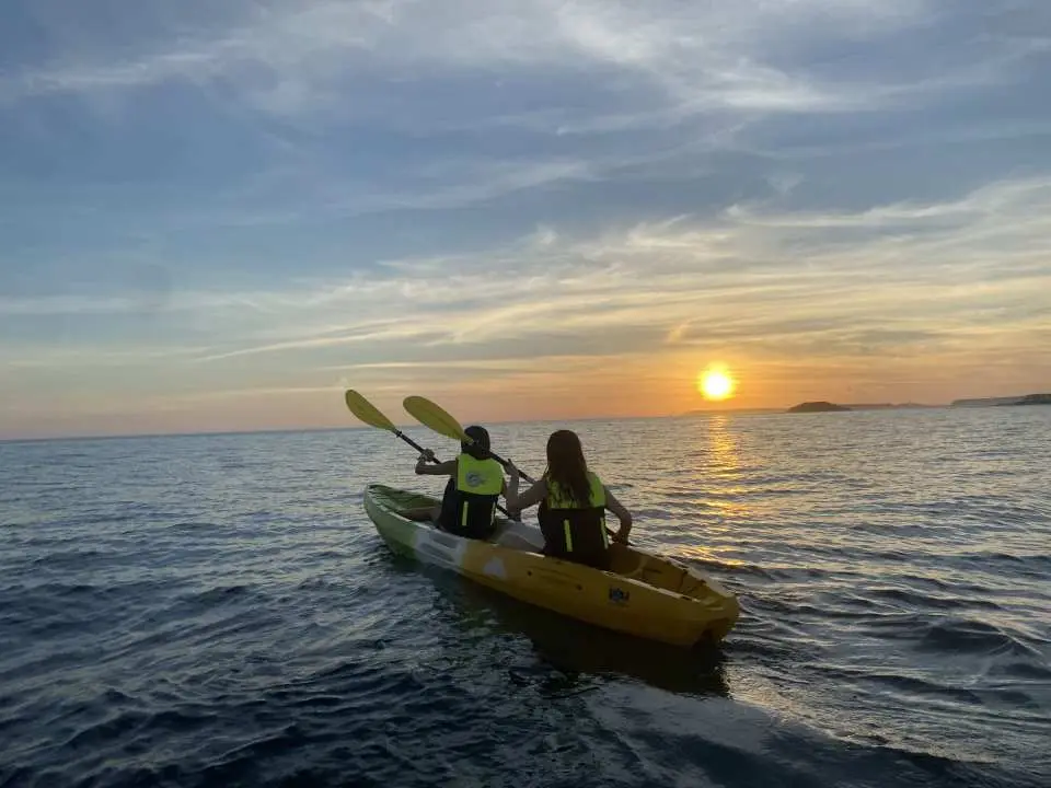 或者坐在獨木舟上沐浴於夕陽之下，都將是一段難忘的冒險旅程。