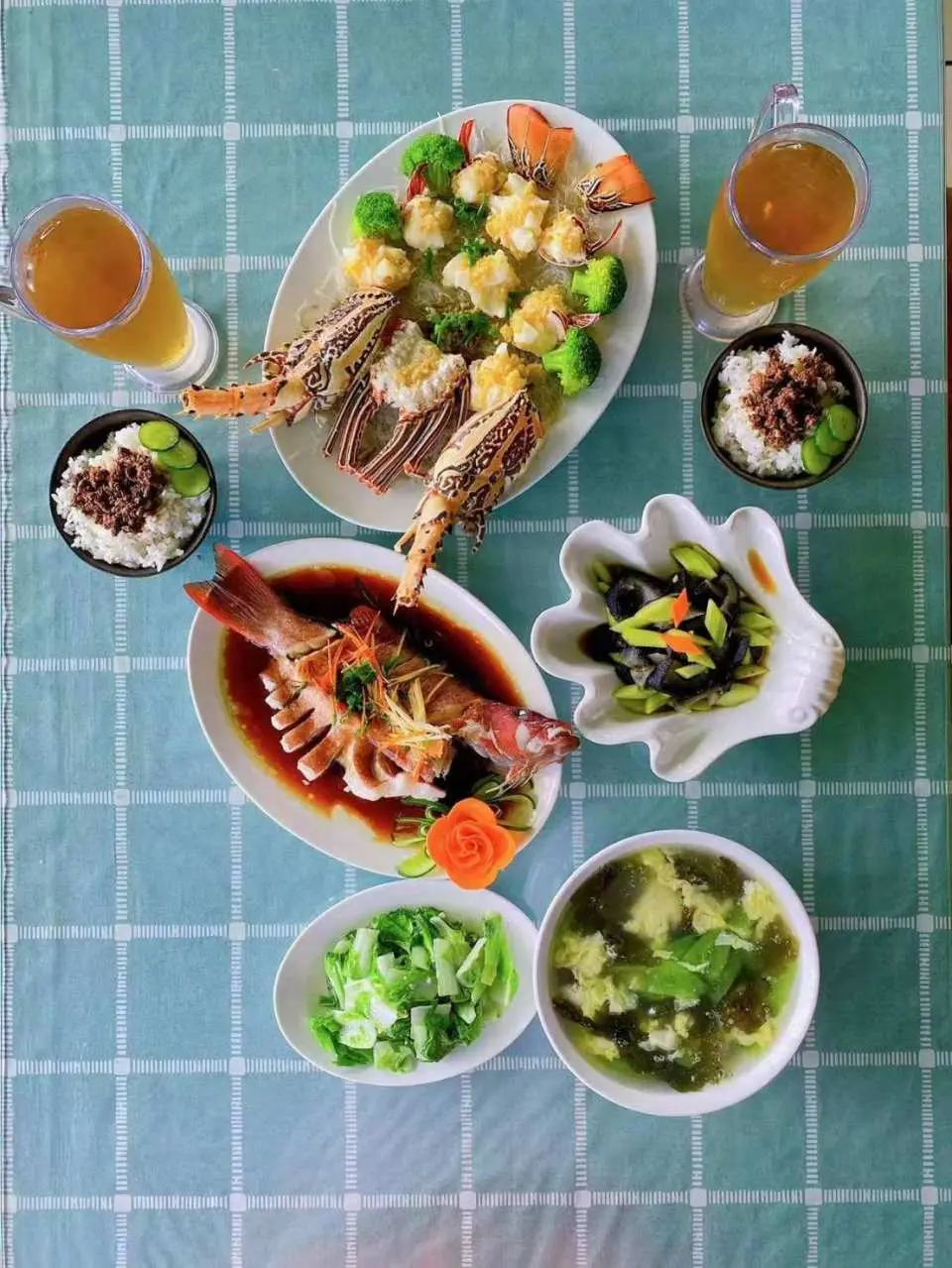Set hải sản tiên cá B cho 2 người: Tôm hùm x 1 + Cá x 1 + Hải sâm x 1 + Rau x 1 + Canh x 1 + Cơm kho tộ + Nước uống