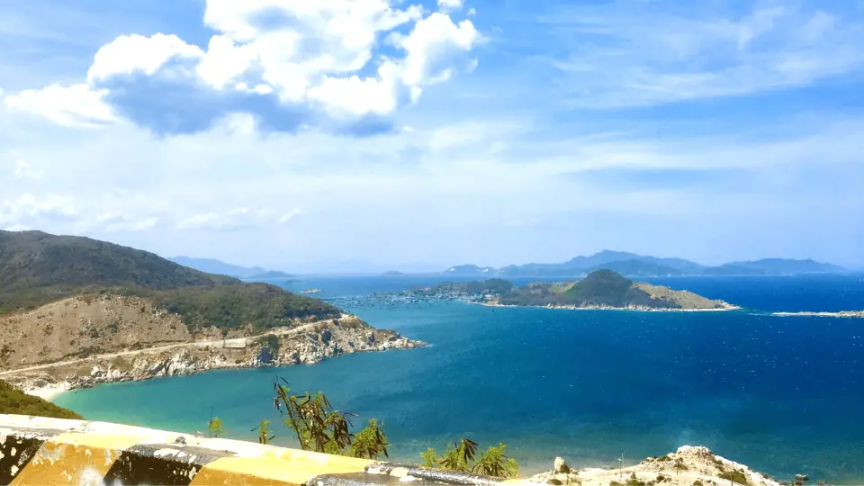 欣赏并拍摄越南最美丽的海口。