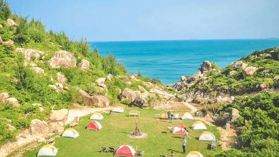 Trung Luong beach is another windy destination in Binh Dinh, is well-known beach in Quy Nhon with turquoise water and white sand.