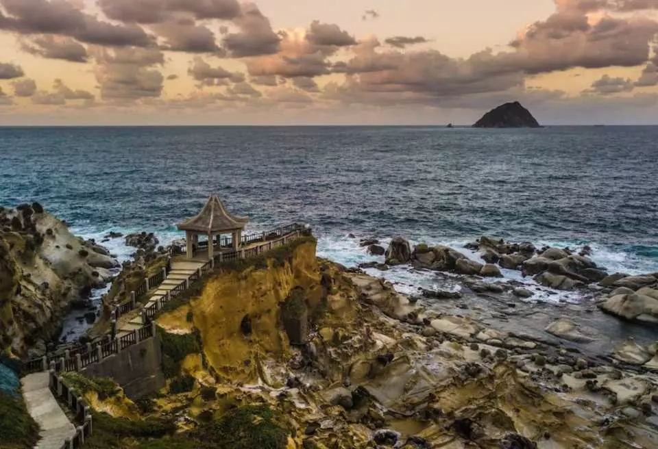 等嶼亭｜眺望基隆嶼最好的位置，不論颳風下雨或大太陽，都有著不一樣的迷人風景