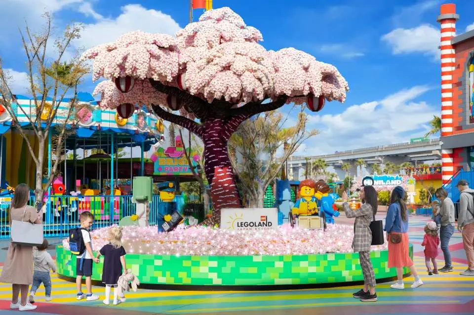 在全球最大的樂高®櫻花樹下，記錄溫馨又有趣的家庭時光