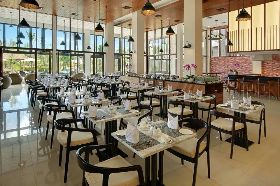 At the Basil & Thyme restaurant, you can enjoy the best selection of Asia and Mediterranean food choices. Our restaurant and bar are open from morning for breakfast, up to late night for after dinner, to serve you a delicious food as well as great coffee or cocktails. Also enjoy the local and tasty Indonesian cuisine cooked by our chef. Bon Appétit.