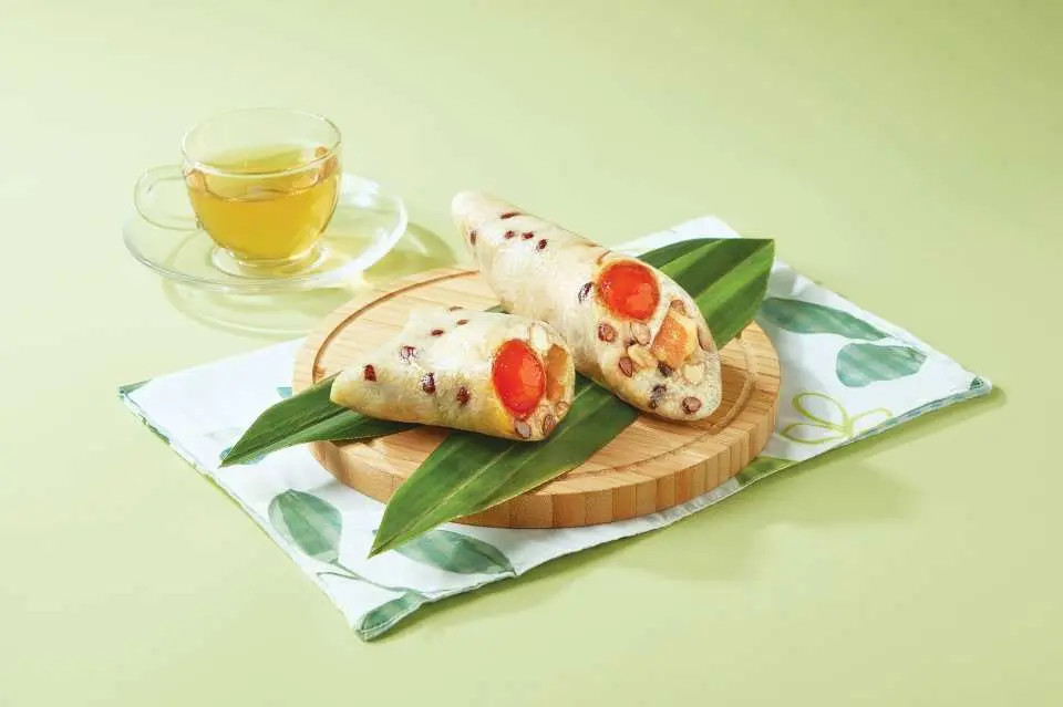 Zhongshan Style Rice Dumpling with Screw Pine Leaf (Approx. 275g)