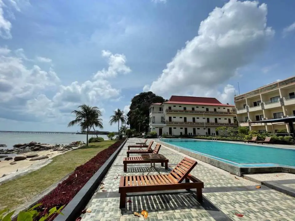 民丹島阿格羅海灘度假村 (Bintan Agro Beach Resort) 是一座位於民丹島東南部的大型度假村，擁有得天獨厚的自然美景。