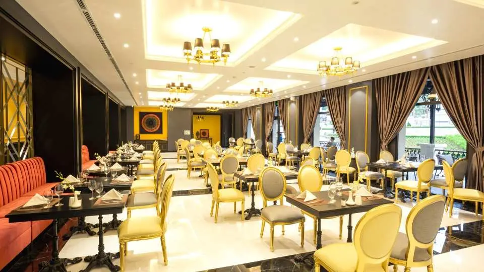 การตกแต่งผสมผสานสไตล์บูติคร่วมสมัยเข้ากับความทันสมัย เมื่อเปิดประตูระเบียงเข้าไป คุณสามารถเก็บภาพชีวิตพื้นเมืองได้อย่างเต็มที่ ที่ BB Hotel Sapa เท่านั้น