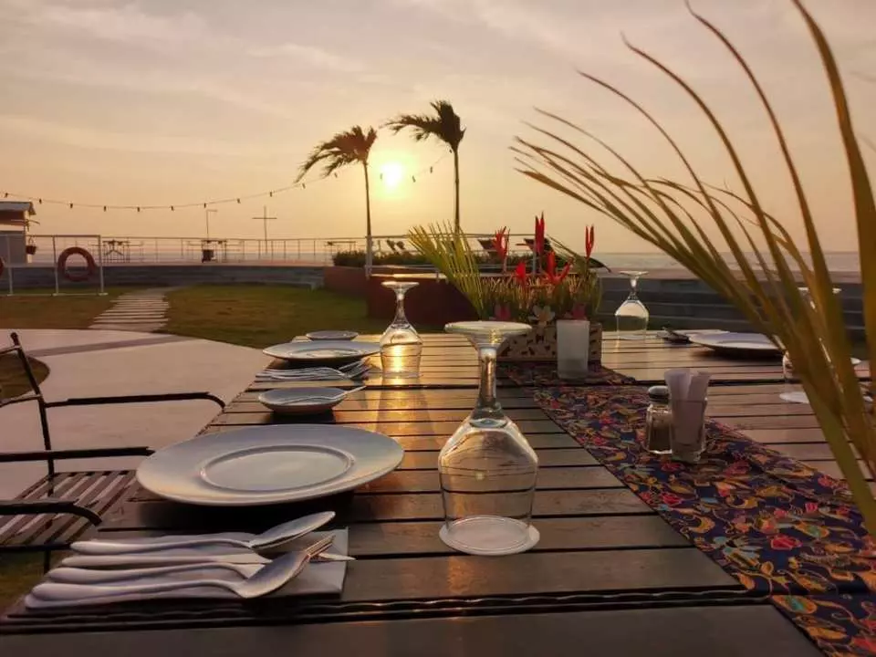 Enjoy sunset magnificent scenery of Bintan. Plated dinner will be served while you enjoy the beautiful surrounding. Make sure your camera is handy, the view of the sunset is spectacular.