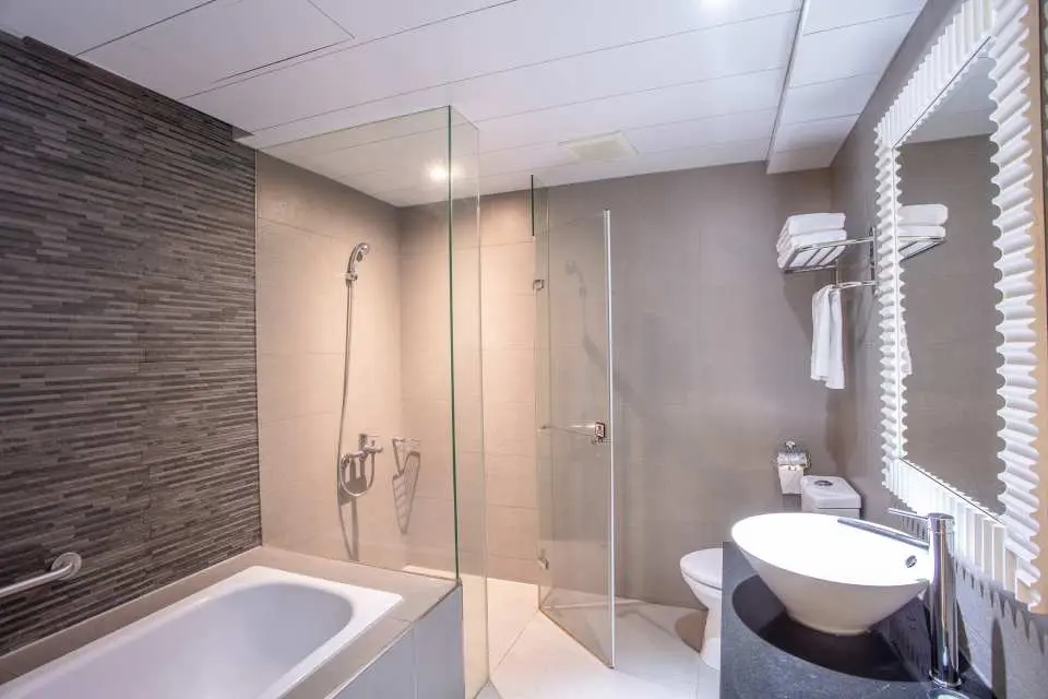 Deluxe sea view room bathroom