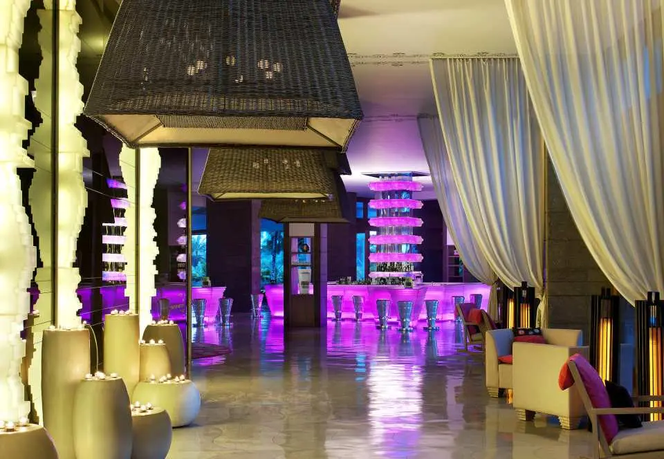 Transition seamlessly from an afternoon high tea to an evening hotspot, with music and entertainment that add to the lively atmosphere