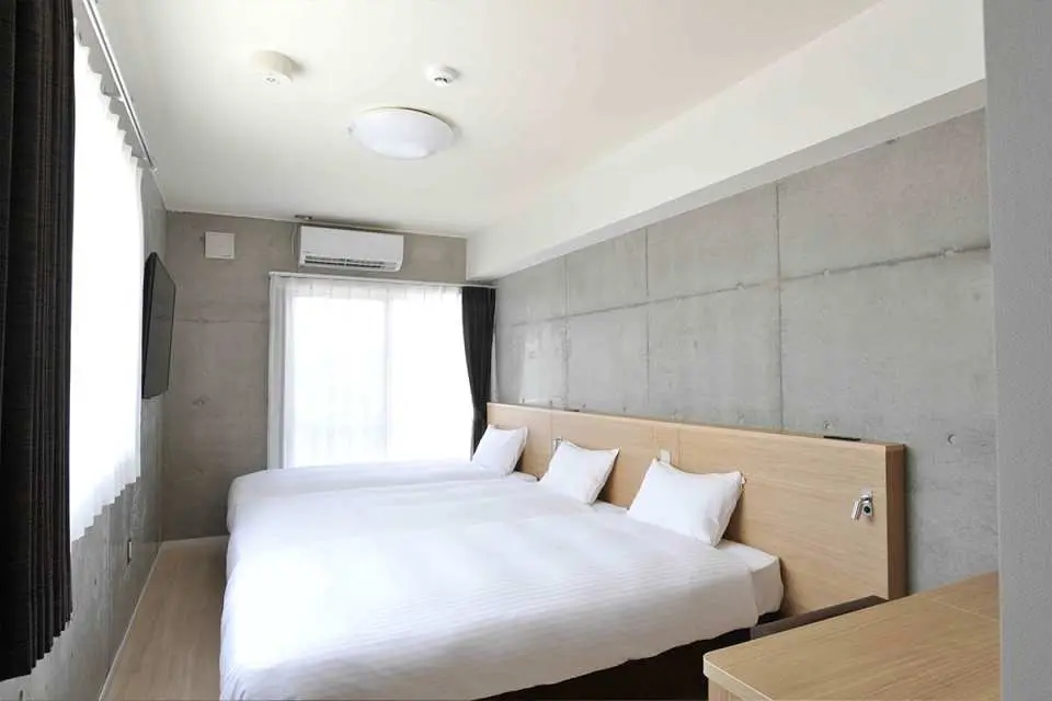 ・The BREAKFAST HOTEL PORTO 石垣島│三人房＊三小床 │20m² 床寬100cm