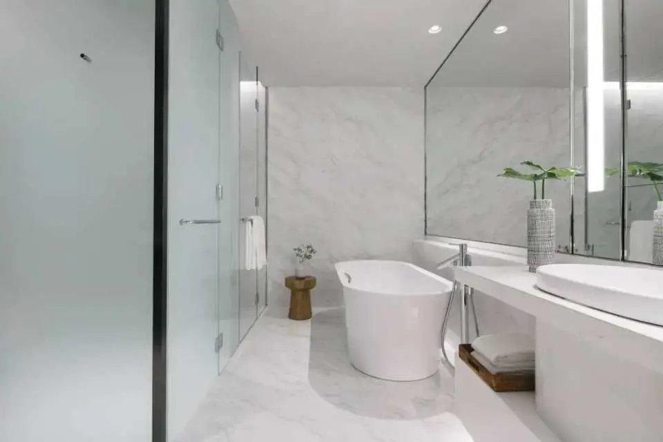 넓은 욕실을 즐겨보세요