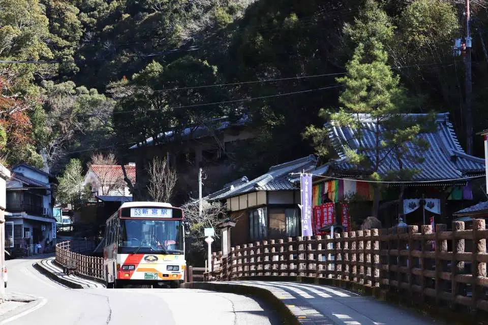Ride the Kumano bus and take in the stunning scenery along the ride with the Free Easy Pass