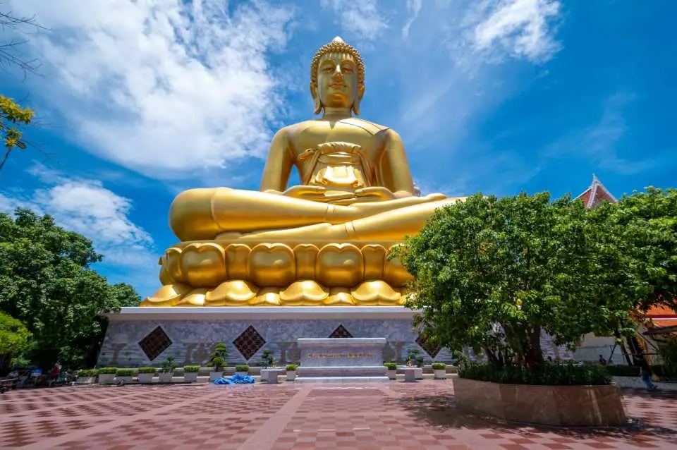 Wat Paknam Phasi Charoen Temple