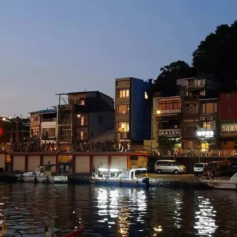 Mother Soup is located directly opposite the Color House in Zhengbin Fishing Port