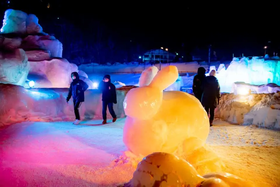 Enjoy the ice art and fantastic atmosphere that is a little different from the Snow Festival.