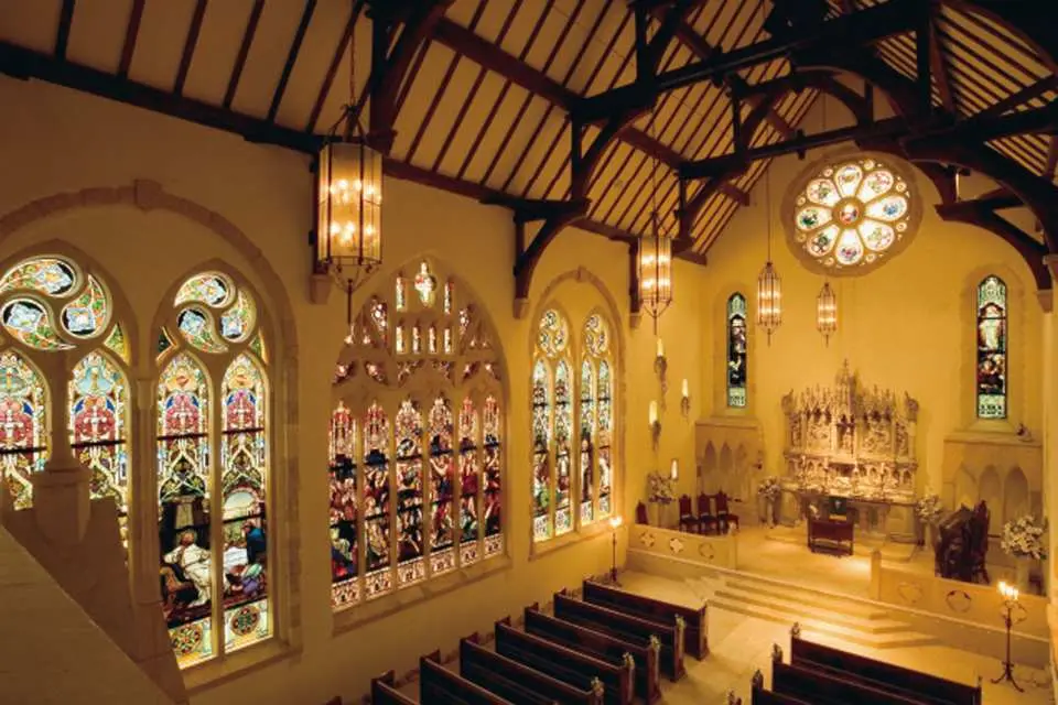 พิพิธภัณฑ์กระจกสีนาสุ