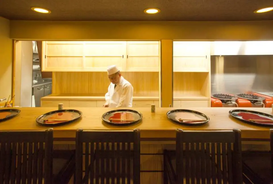 Hall Seat - Enjoy the food while watching the chef's exquisite craftsmanship