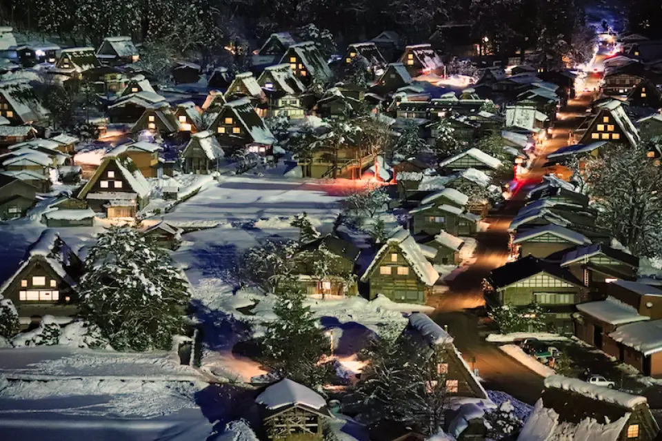冬季限定的夢幻夜間點燈，一年僅限6日舉辦(1/15、1/22、1/29、2/5、2/12、2/19)，當您漫步於此時，就彷彿置身於童話世界中的薑餅屋街道！