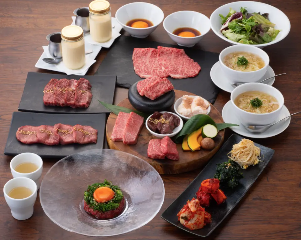 招牌必吃生拌牛肉與燒肉套餐（圖片僅供參考）