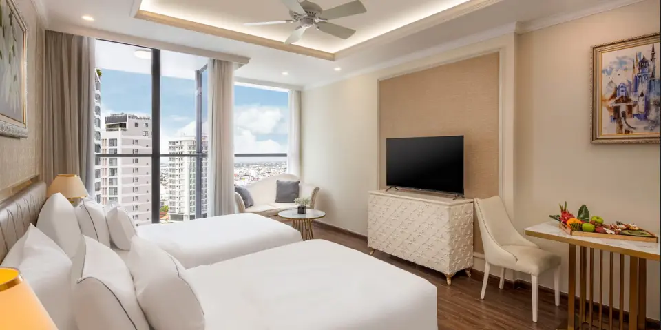 Tận hưởng sự thoải mái của các phòng rộng rãi, sáng sủa với tầm nhìn tuyệt đẹp