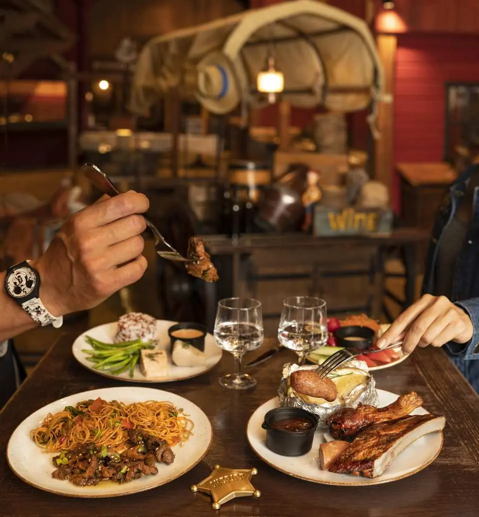 チャックワゴンカフェ (Chuck Wagon Café) で食べ放題グルメを堪能！