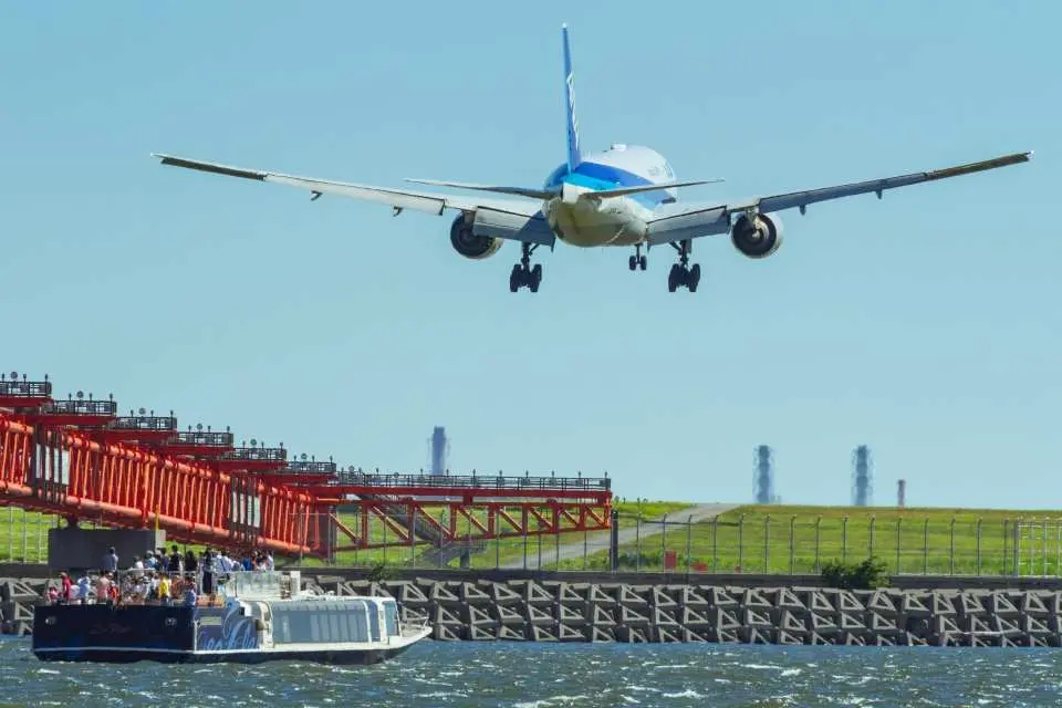 Jet Plane Watching Shared Cruise off the Coast of Haneda Airport (Suitable for Children) | Tokyo
