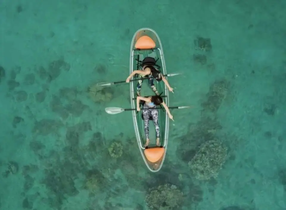 ③ Enjoy clear kayaking on the beach in front of the store: 60 minutes