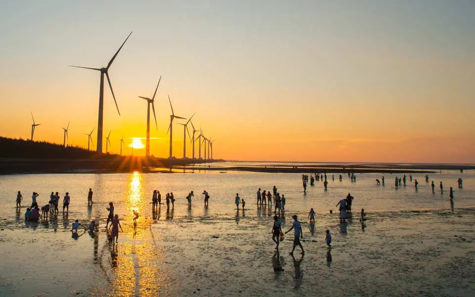 See the sunset at Gaomei Wetlands