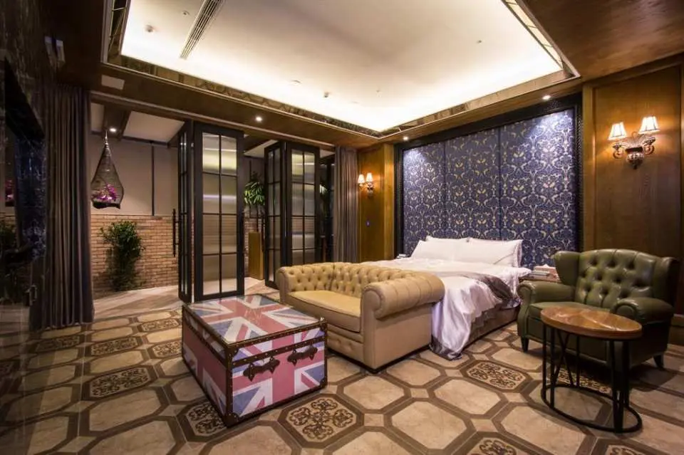 天籟 KTV 房（圖片僅供參考，房內陳設及格局請以實際入住之安排為主）