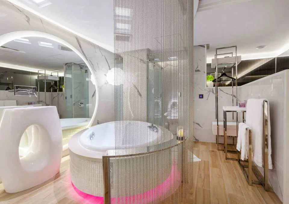 Bathtub room not specified｜Trendy double room (pictures are for reference only, please refer to the arrangement of the actual stay for the furnishings and layout of the room)