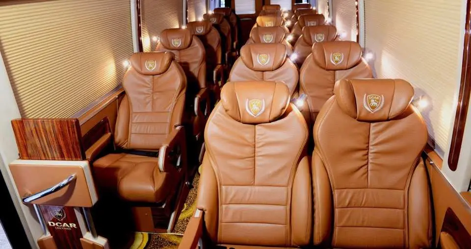 Limousine Bus: Capacity for a maximum of 19 passengers